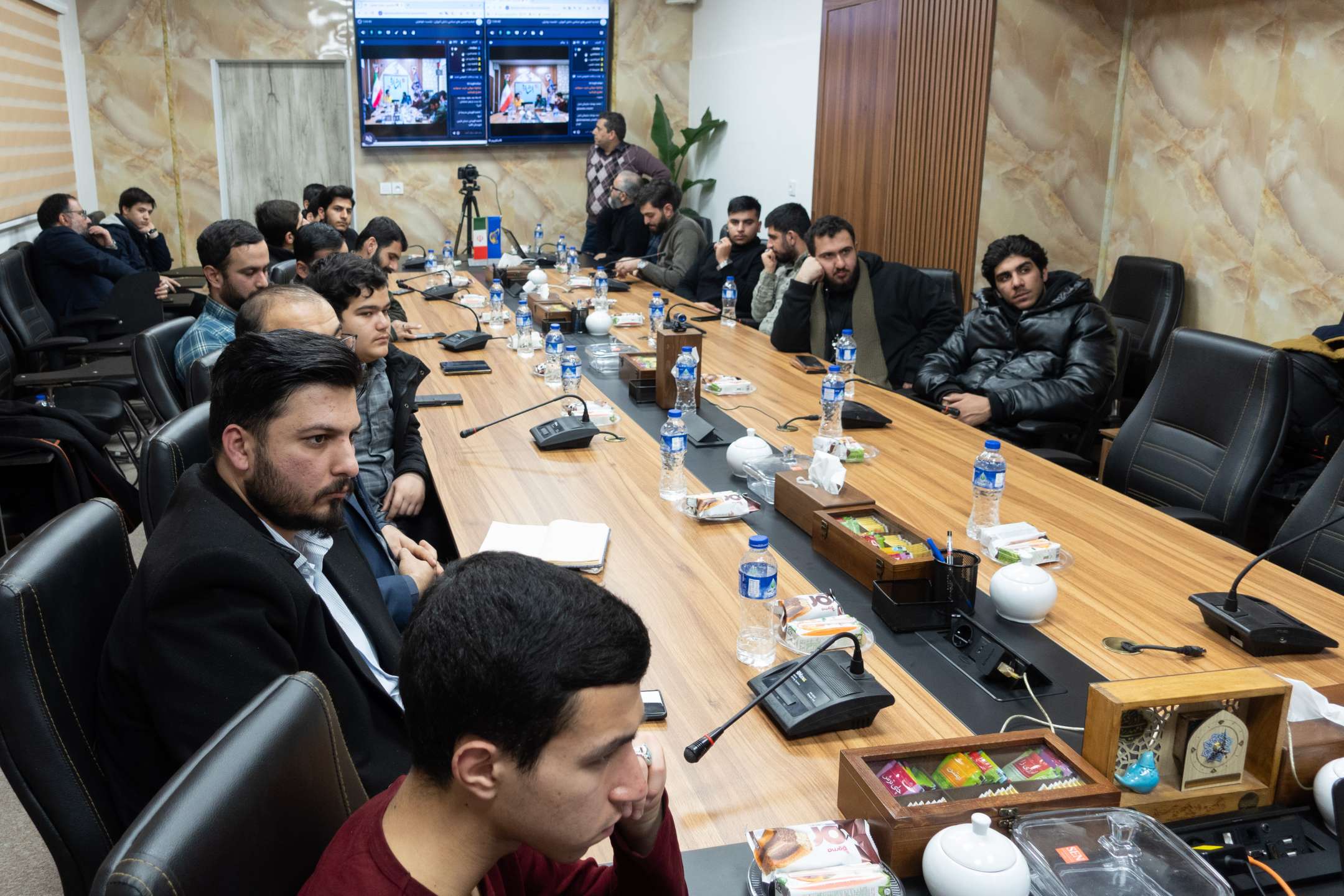 گزارش_تصویری  نشست تبیینی «اشاره» با حضور دکتر محمد رحمانی نویسنده پژوهشگر تاریخ  - ویژه شبکه دانش آموزی