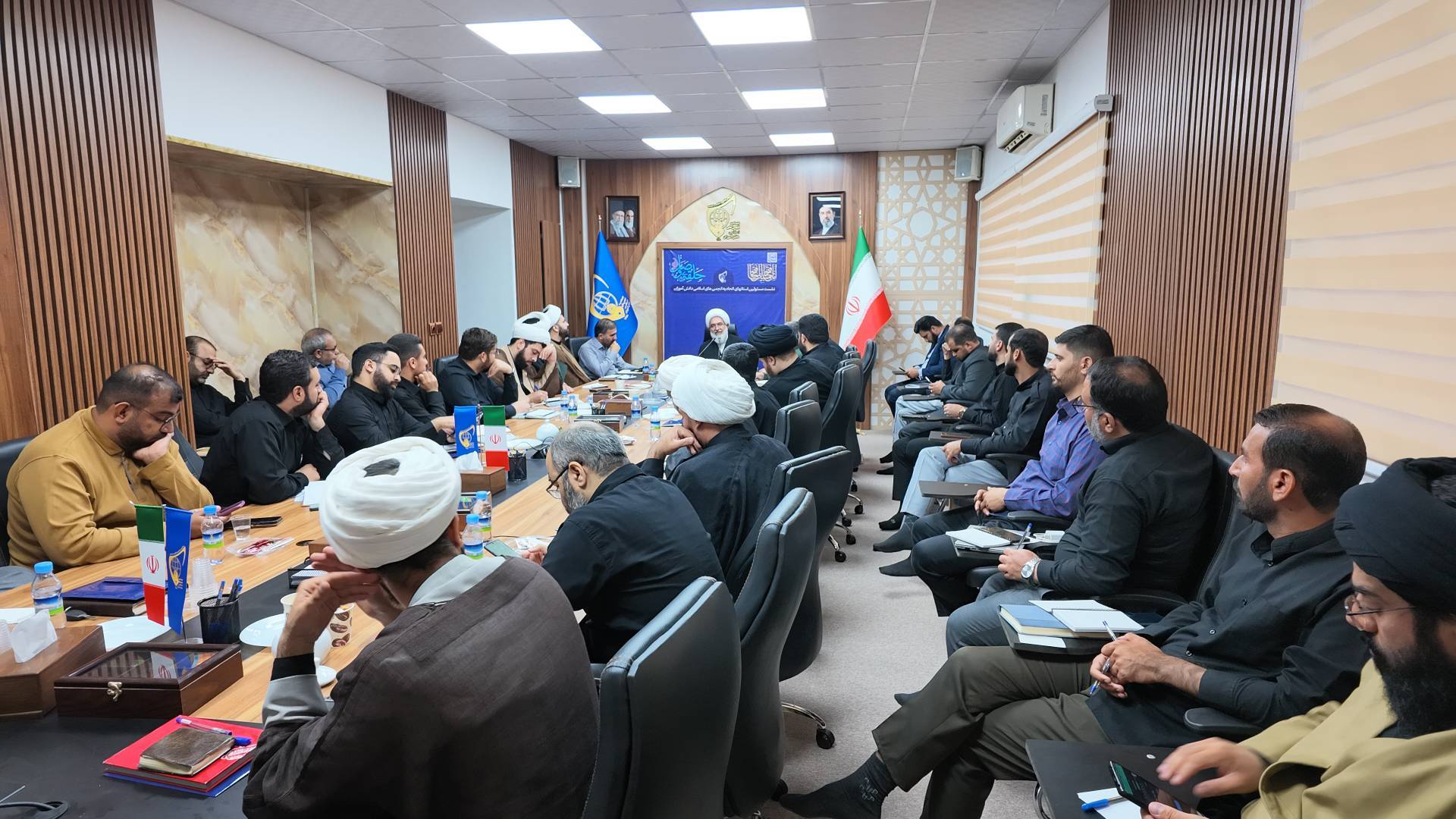 آغاز نشست «حلقه وصل» با حضور نماینده مقام معظم رهبری و مسئولان کشوری و تشکل